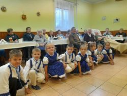 Posedenie pri príležitosti úcty k starším